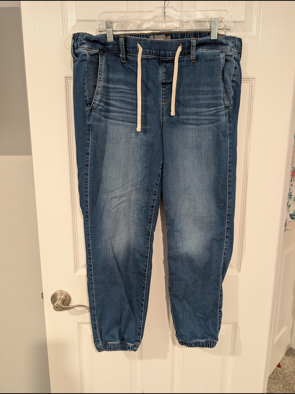 Torrid Medium Wash Weekend Mid-Rise Jogger Jean in Size 1R (14/16)